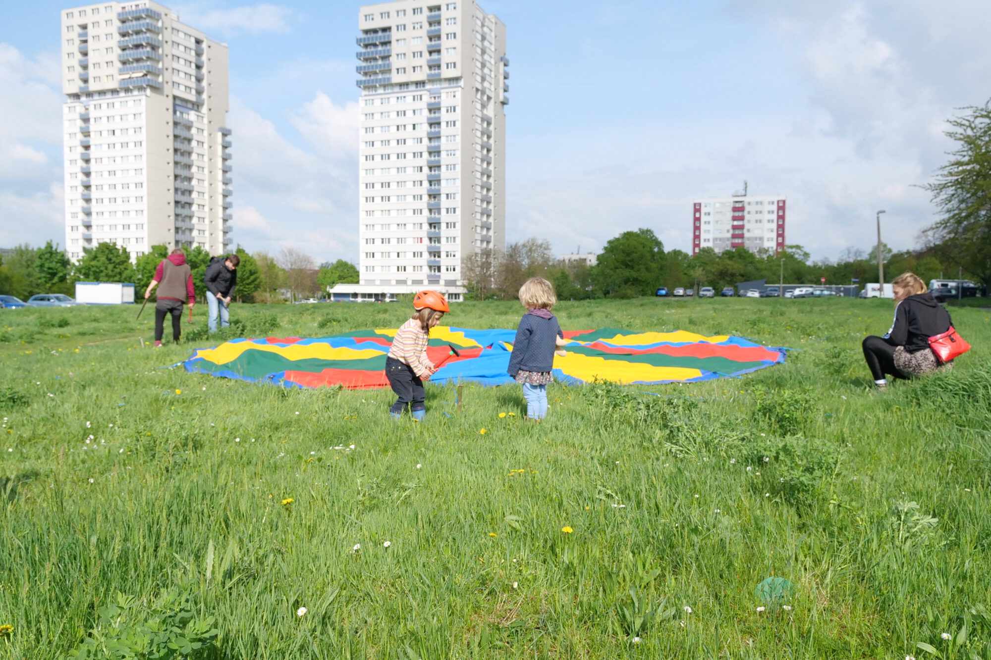 Діти в Niedersachsenplatz в Галле-Нойштадті