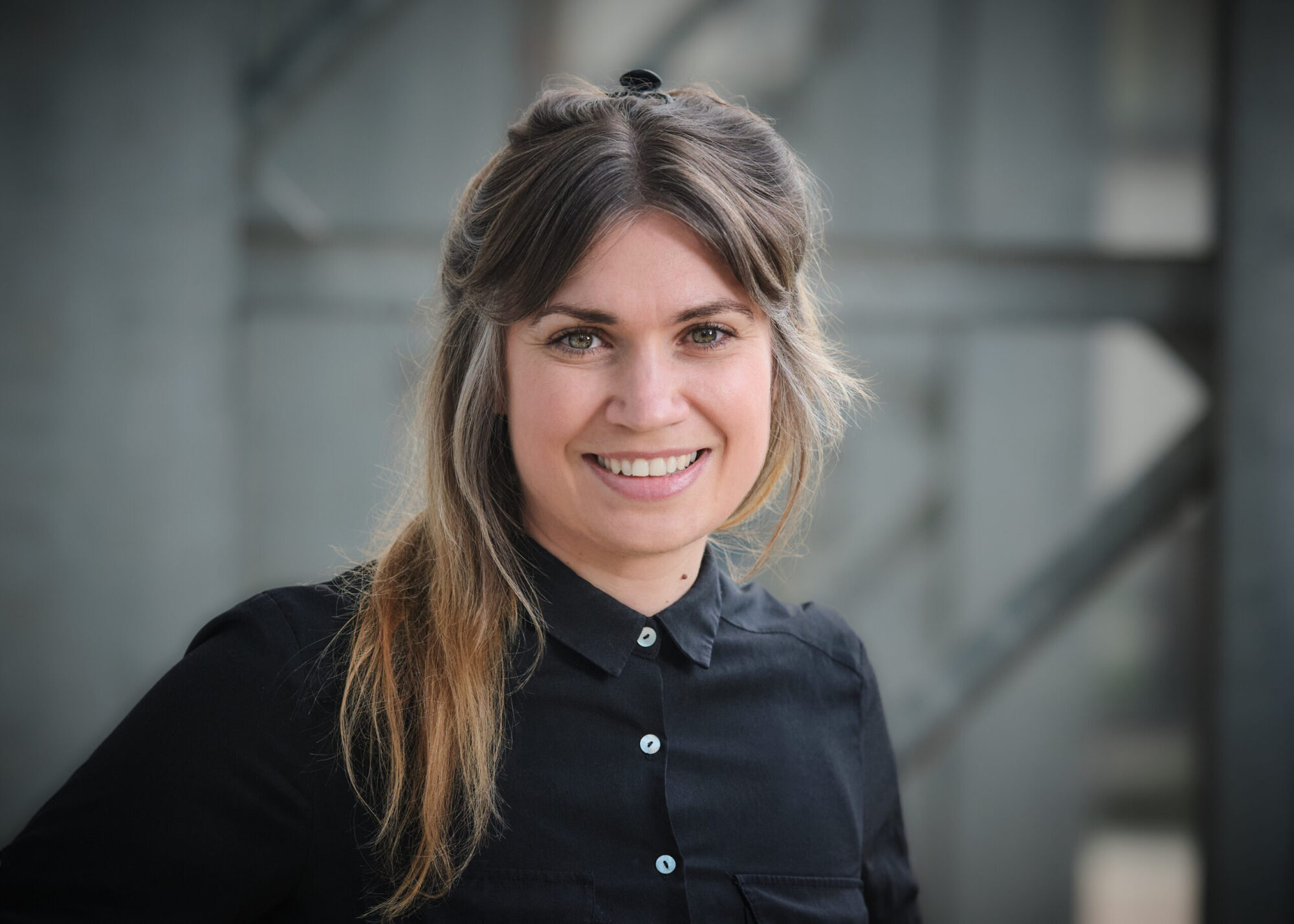 Nina Kaiser betreut die Servicestelle der Nachbarschaftshilfe in Halle (Saale) und berät engagierte Helfer*innen