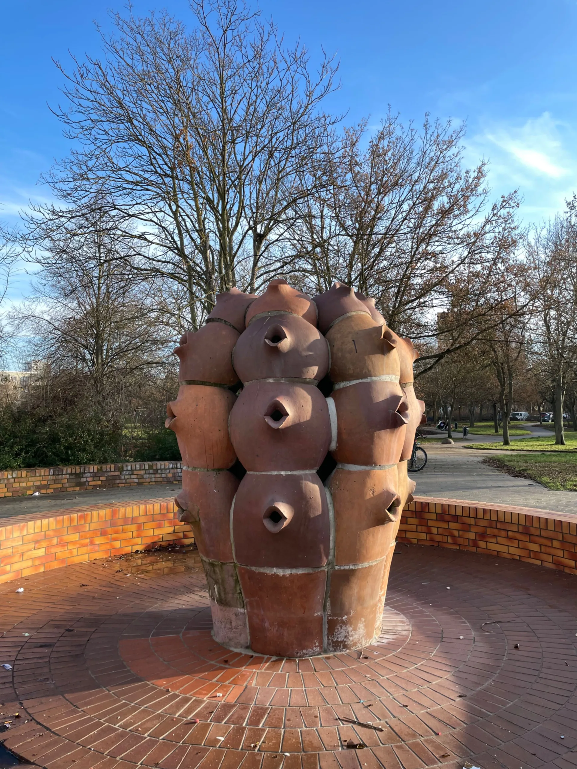 Der Kaktusbrunnen in der nördlichen Neustadt wurde 1983 errichtet.