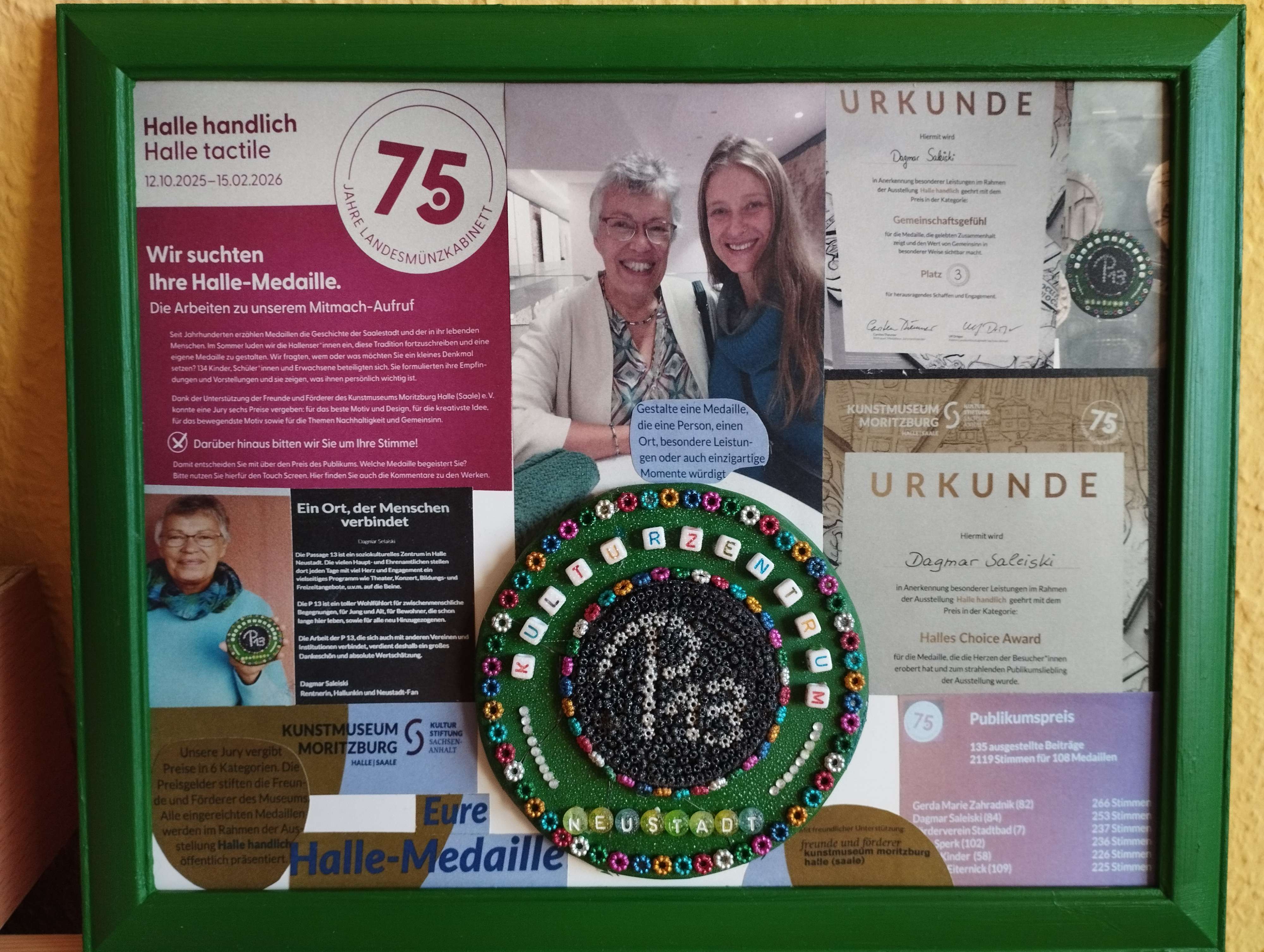 Dagmar aus Neustadt wurde für ihre Medaille im Kunstmuseum Moritzburg im Wettbewerb "Halle handlich" ausgezeichnet