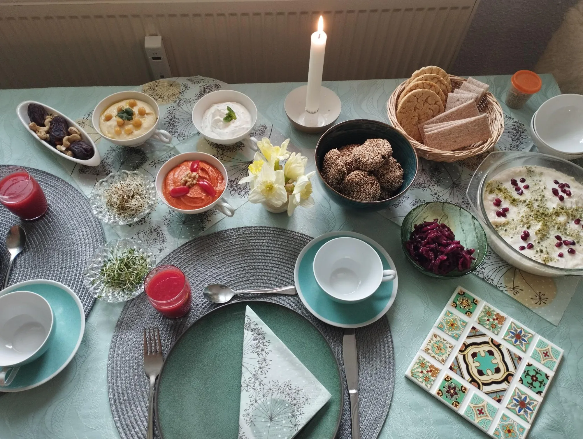 Der Tisch ist breits gedeckt. Unsere Kiezreporterin Dagmar hat ihren Freund Adel zum Abschluss des Ramadans zum Frühstück eingeladen ©Dagmar Saleiski
