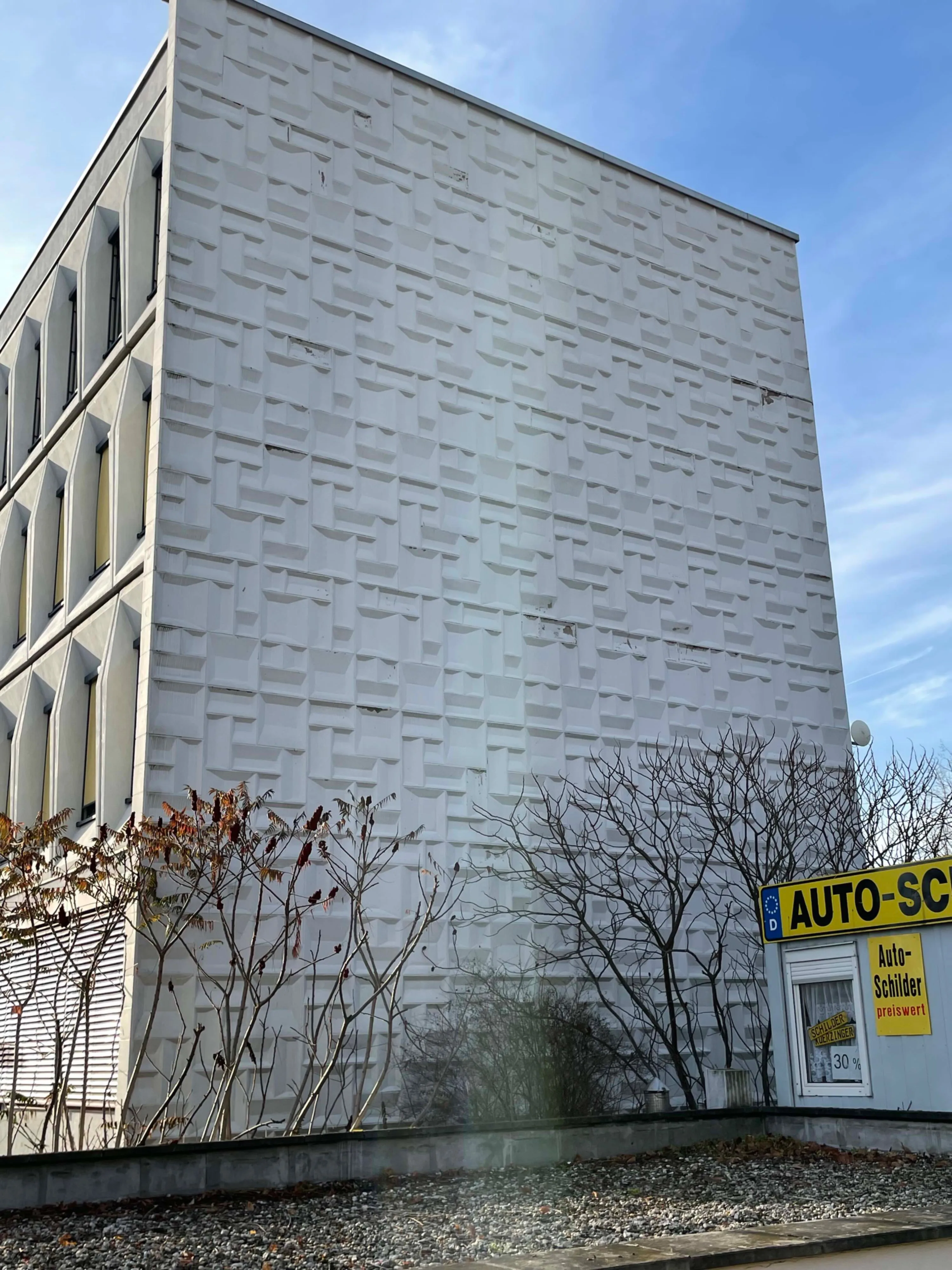 Wandrelief in Halle Neustadt