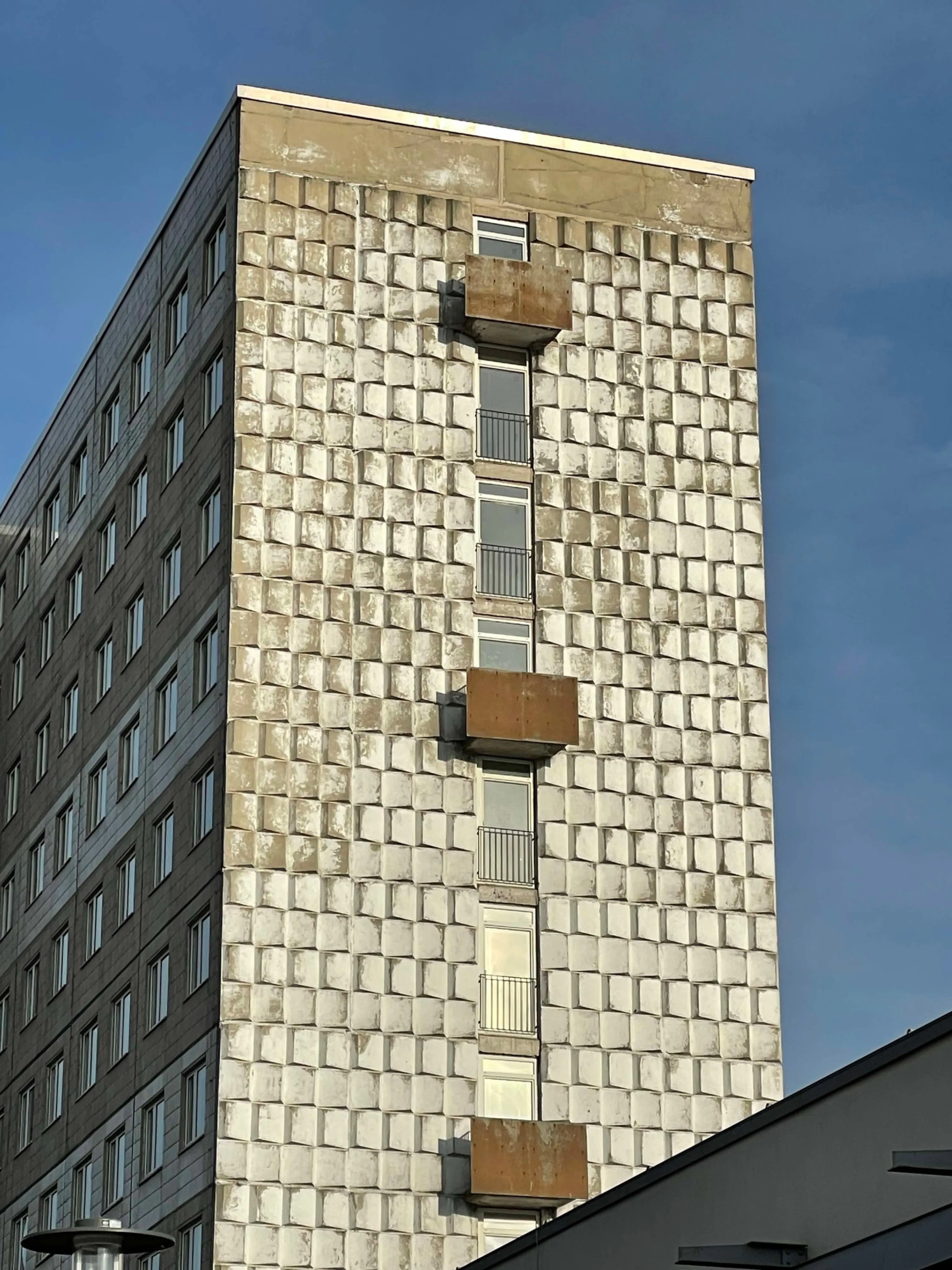 Wandrelief in Halle Neustadt