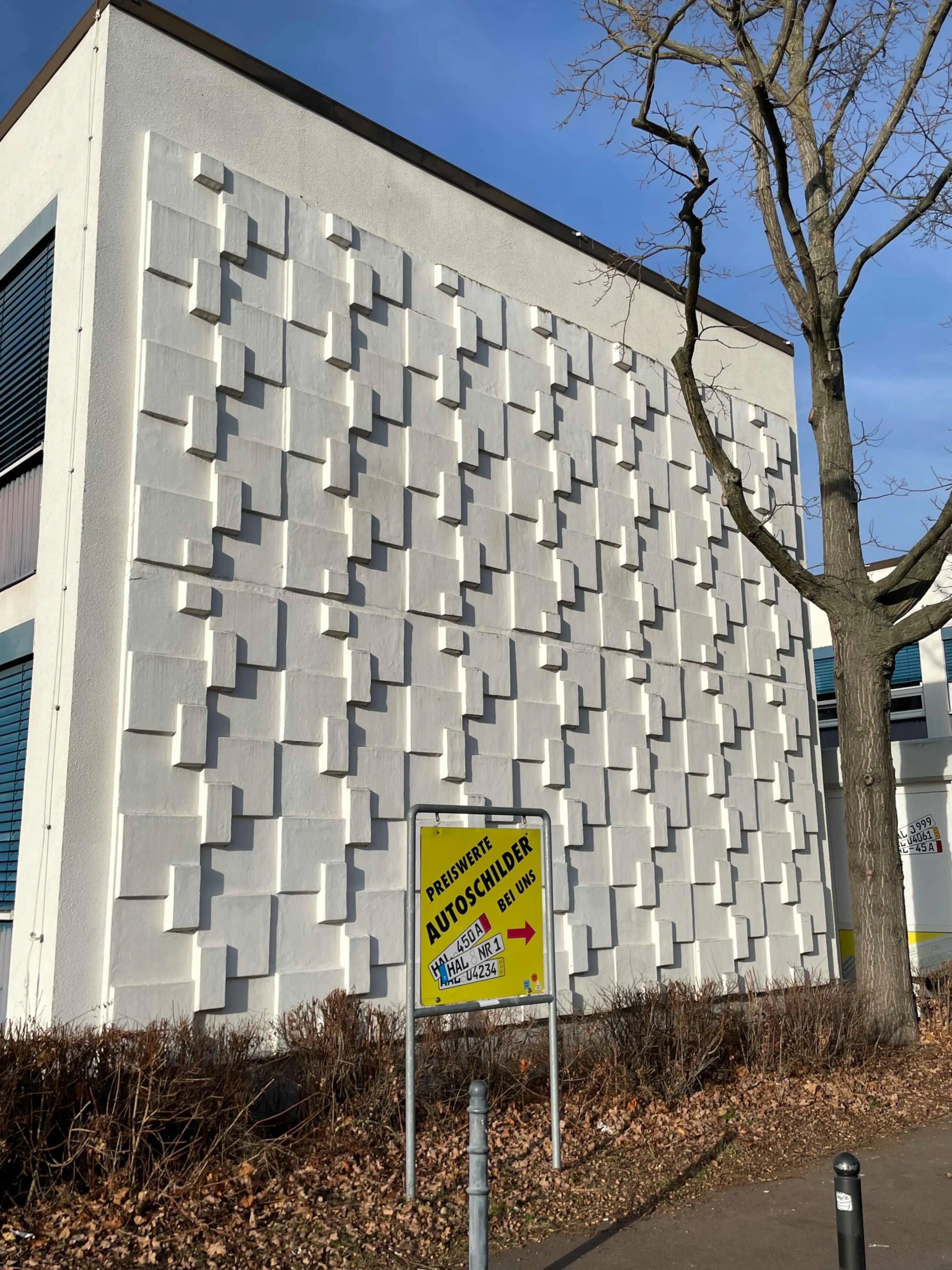 Wandrelief in Halle Neustadt